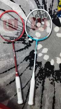 Vând 2 rachete de badminton de la Wilson