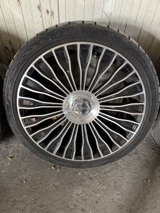 Roti Mercedes Benz S Class W222 model Maybach