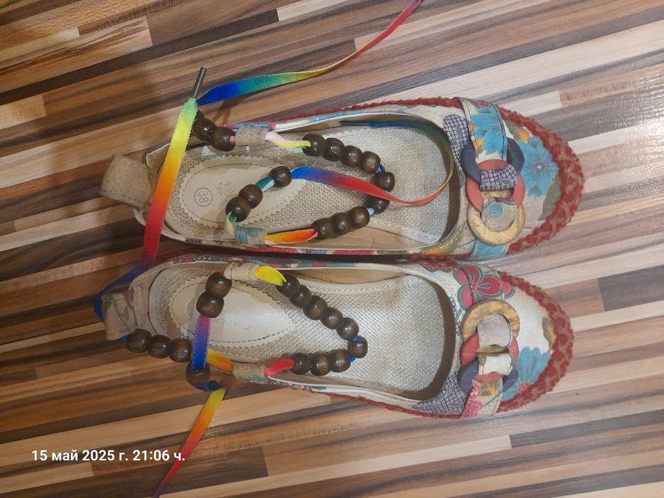 Дамски обувки с връзки