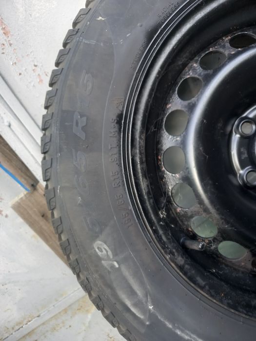 Vând roti iarna195/65 r15