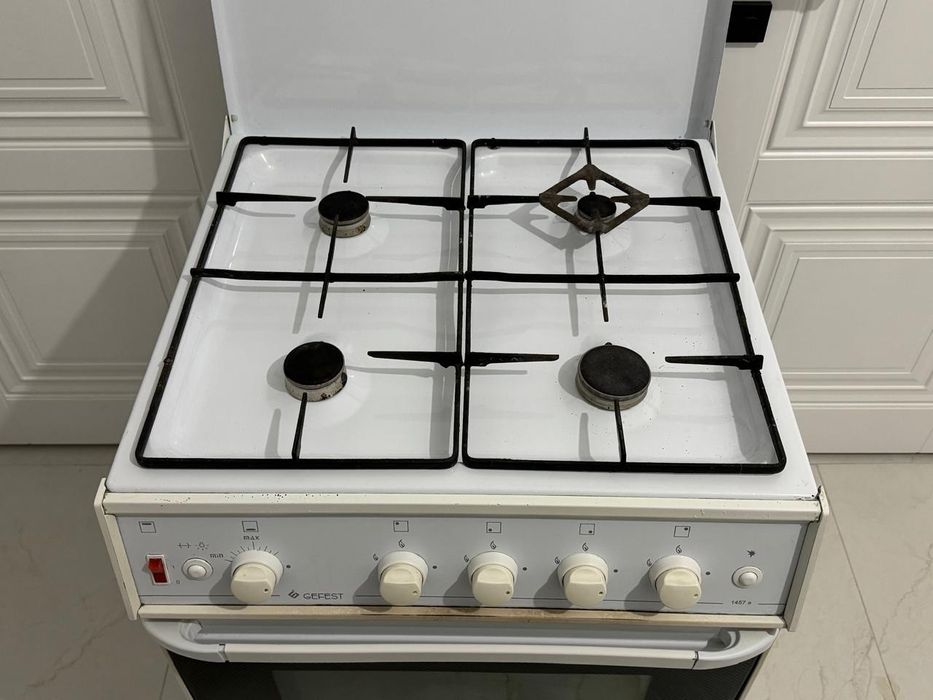 Продам газовую плиту