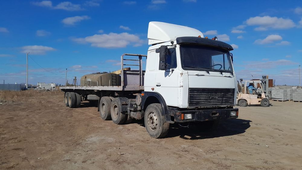 Продам МАЗ тягач 64220