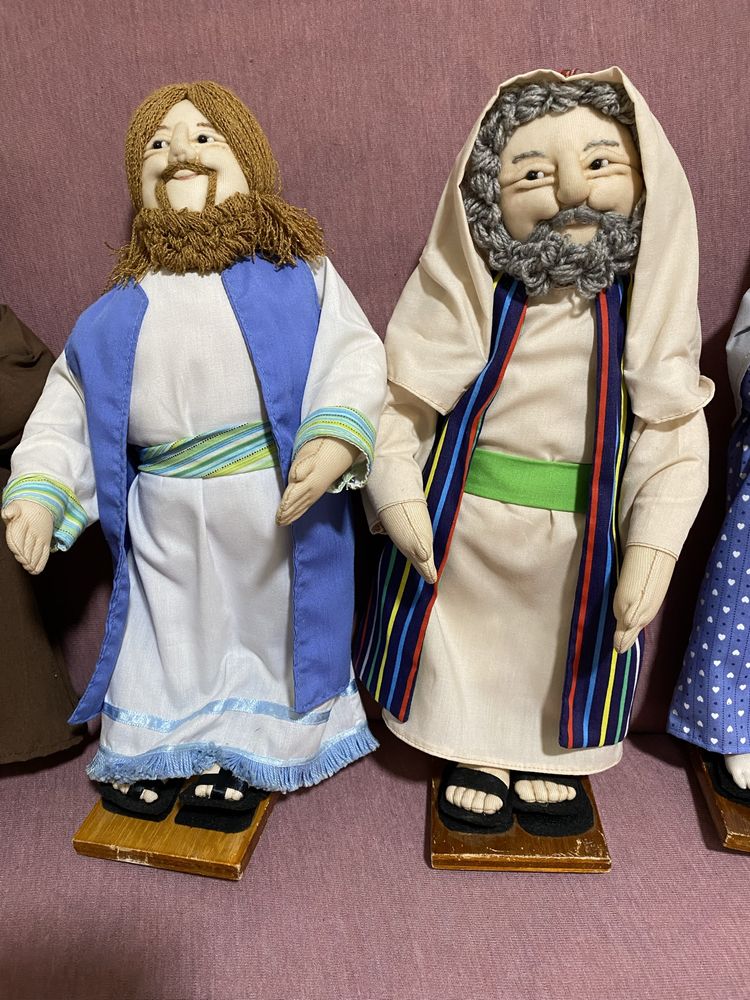 Papusi ,reprezinta Nasterea lui Iisus ,Biblie