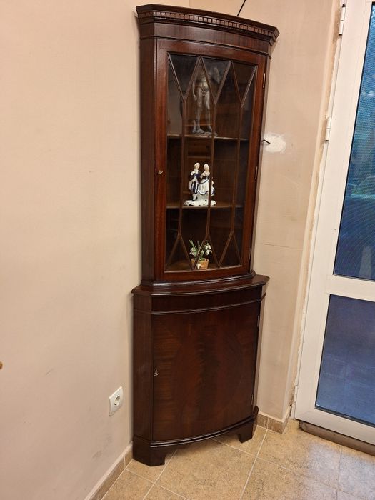 Луксозна ъглова витрина SELVA