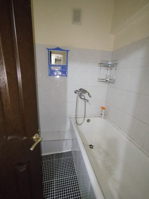 Сдам в аренду тёплую квартиру 2/4/4 кирпич 2*6 балкон Феруза(ваенка)