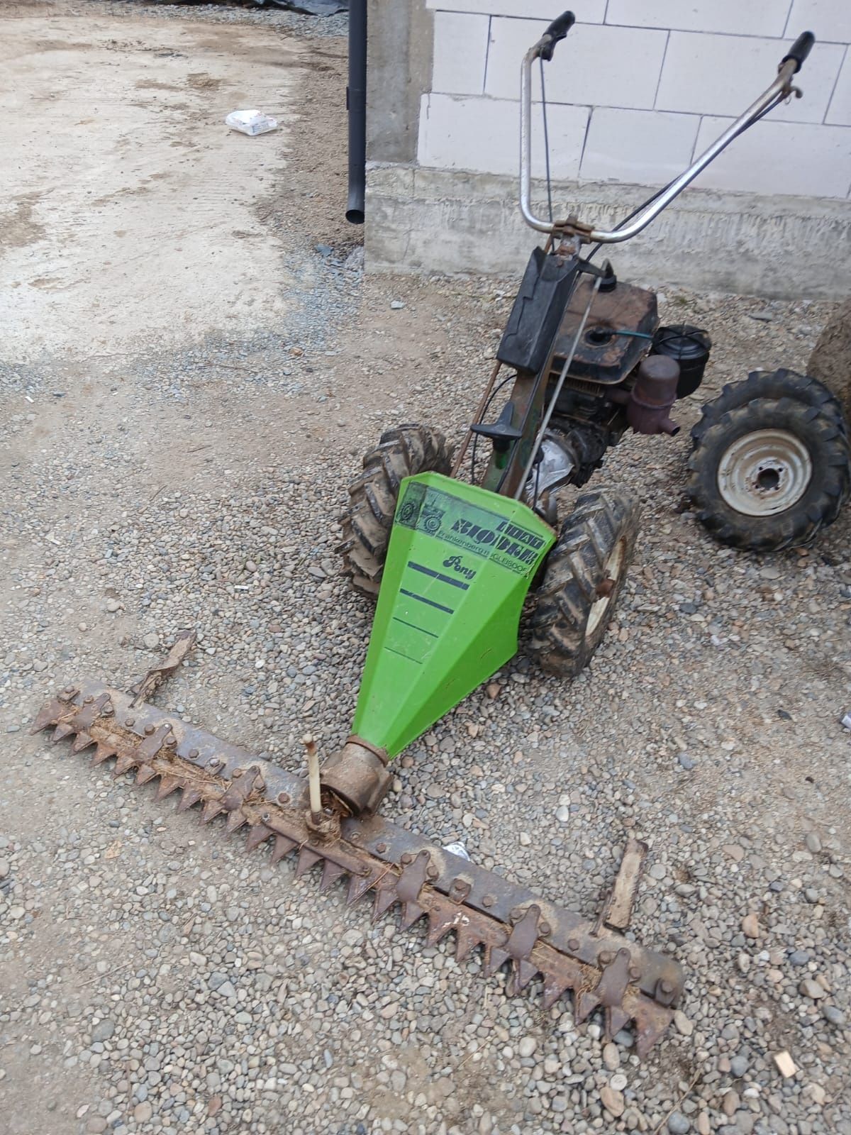 Coasă mecanică de vânzare și motocultor cu freză