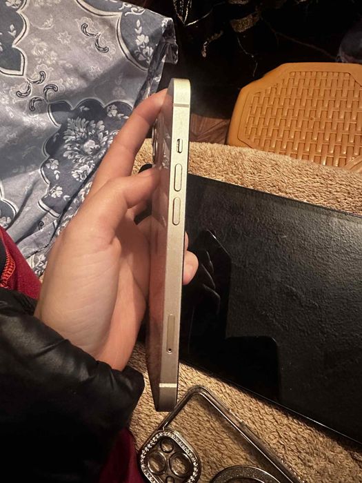 Телефон Iphone 13