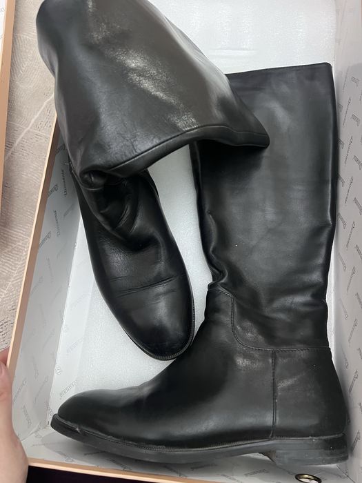 Таза 1-2 рет қана киілген етіктер сатылады. Мужской и женскии