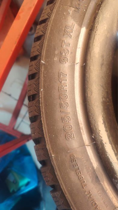 Продам шыны зимние 205/50/17
