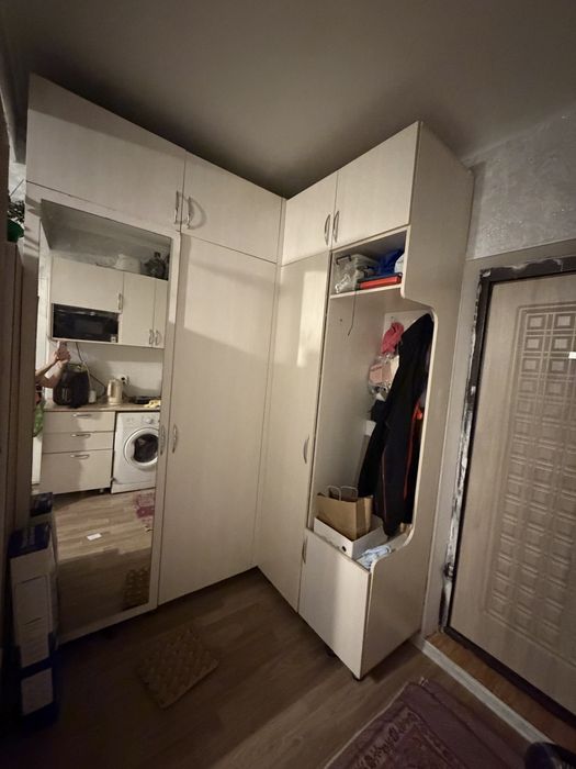 Кухонный гарнитур и прихожка бесплатно