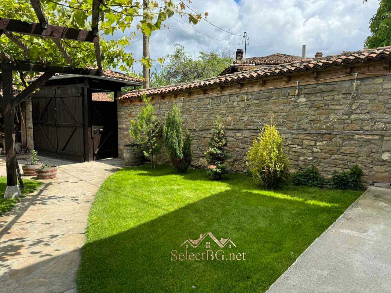 Продава се Къща в Велико Търново, Колю Фичето - 300 кв.м за 913 €/кв.м - Снимка #2