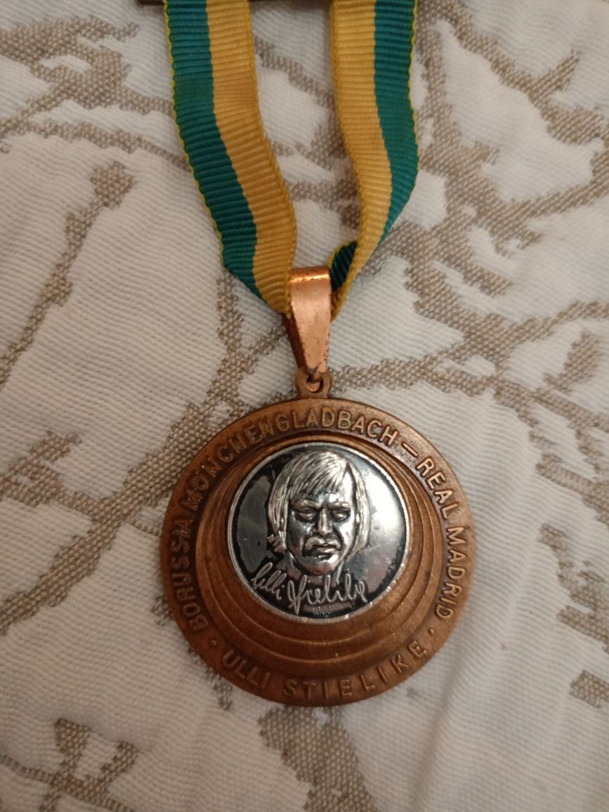 Футболен медал на Ули Щилике