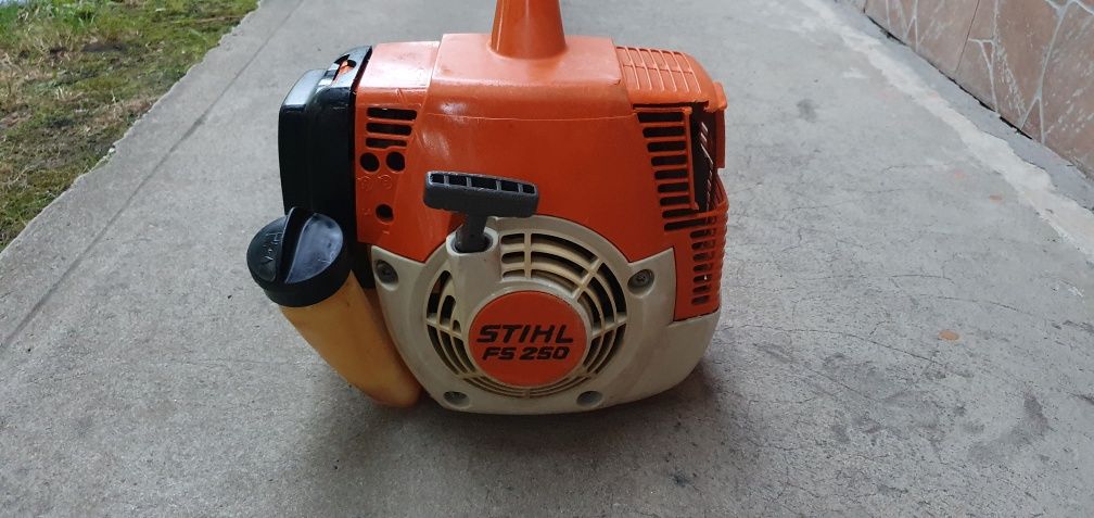 Motocositoare Stihl FS 250.