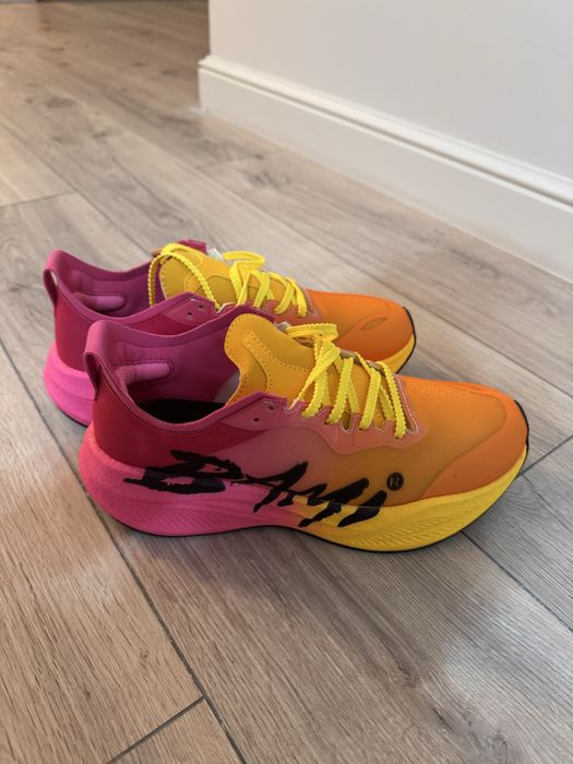 Продаю беговые кроссовки