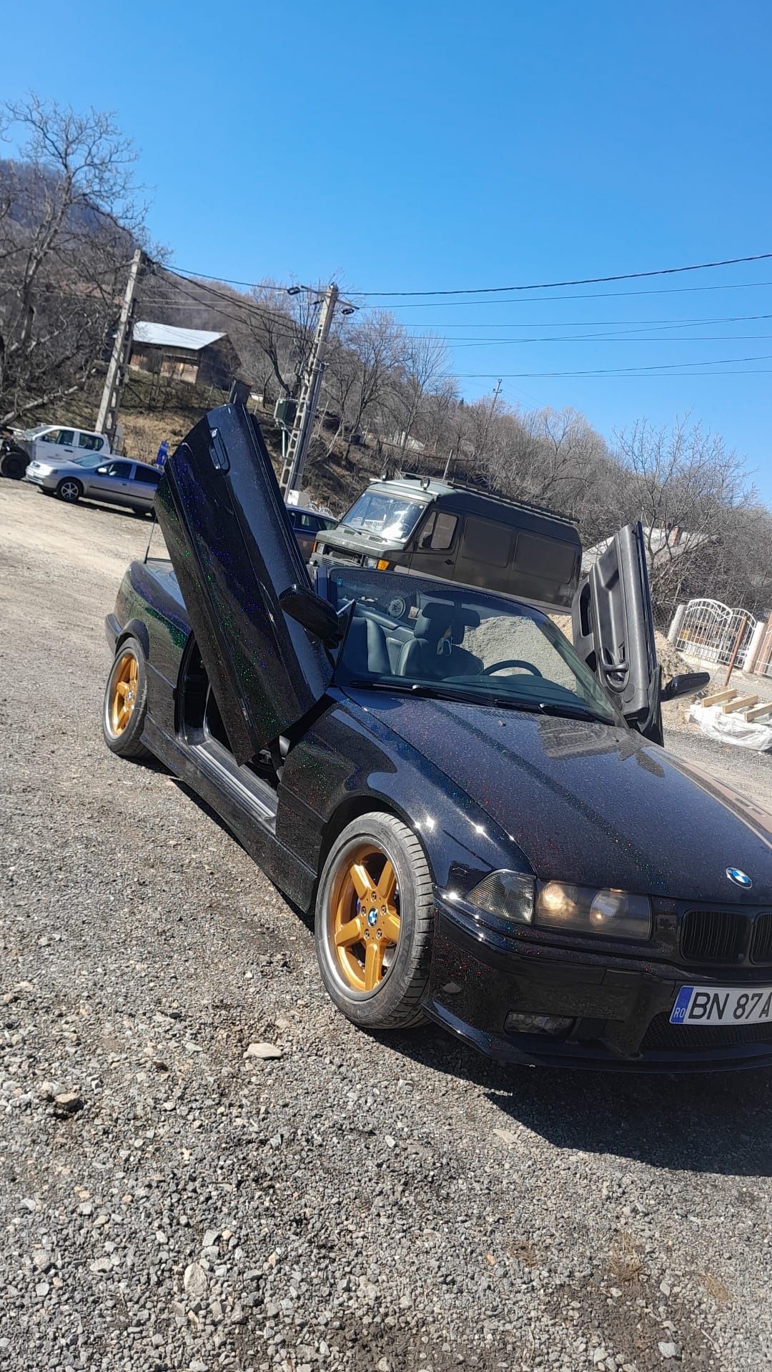 BMW E36 cabrio, fabricație 1994, 1990 benzina, culoare negru.