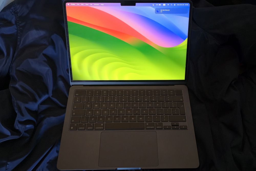 MacBook Air M3, Midnight, 13.6. 16GB RAM. 256GB SSD, 2024