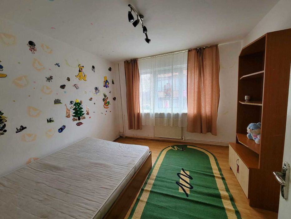 Apartament 3 camere de inchiriat