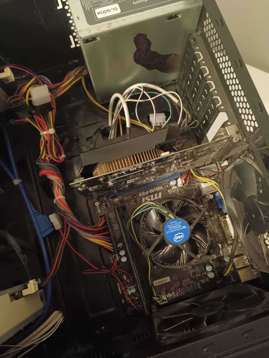 Calculator gaming (cu cateva defecte) + monitor