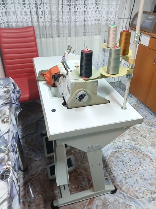 Masina de cusut cu 2 ace 4 fire overlock BROTHER 
Model EF4 -V41 
Masi