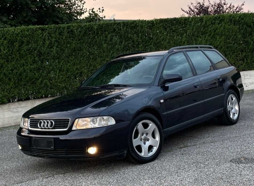 Планка  кора в багажникка за Ауди А 4/Audi A4 B5 1997--2000г КОМБИ.