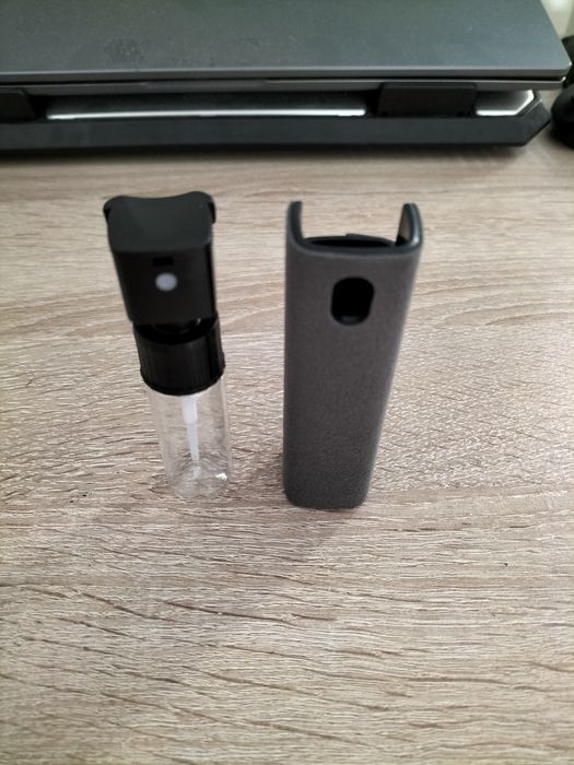 Dispozitiv curatare telefon/parfum