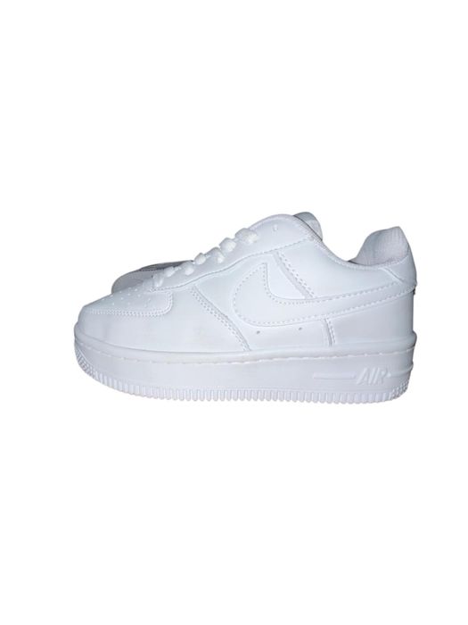 Air force1 albi noi nouti 1 la 1 nu sunt purtati deloc marimea 37