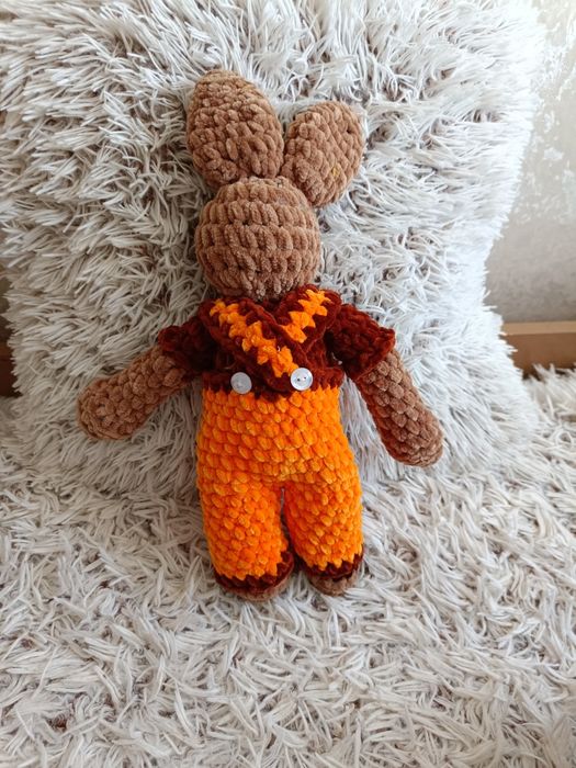 Ръчно изплетено зайче