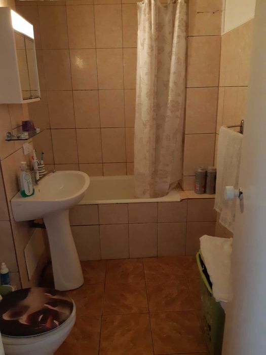 Inchiriez ap. 3 camere amenajat Pandurilor + garaj.