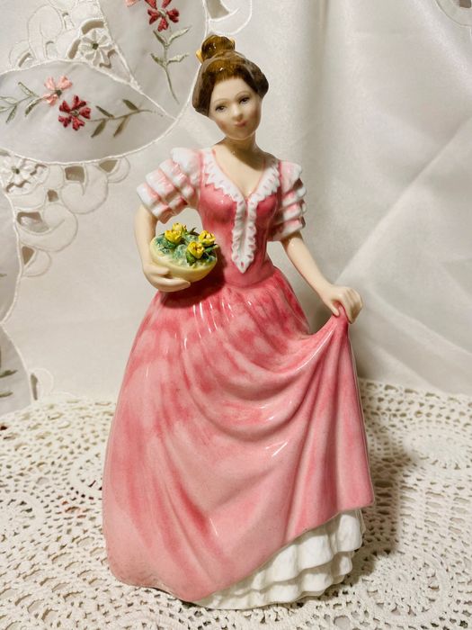 порцеланова статуетка