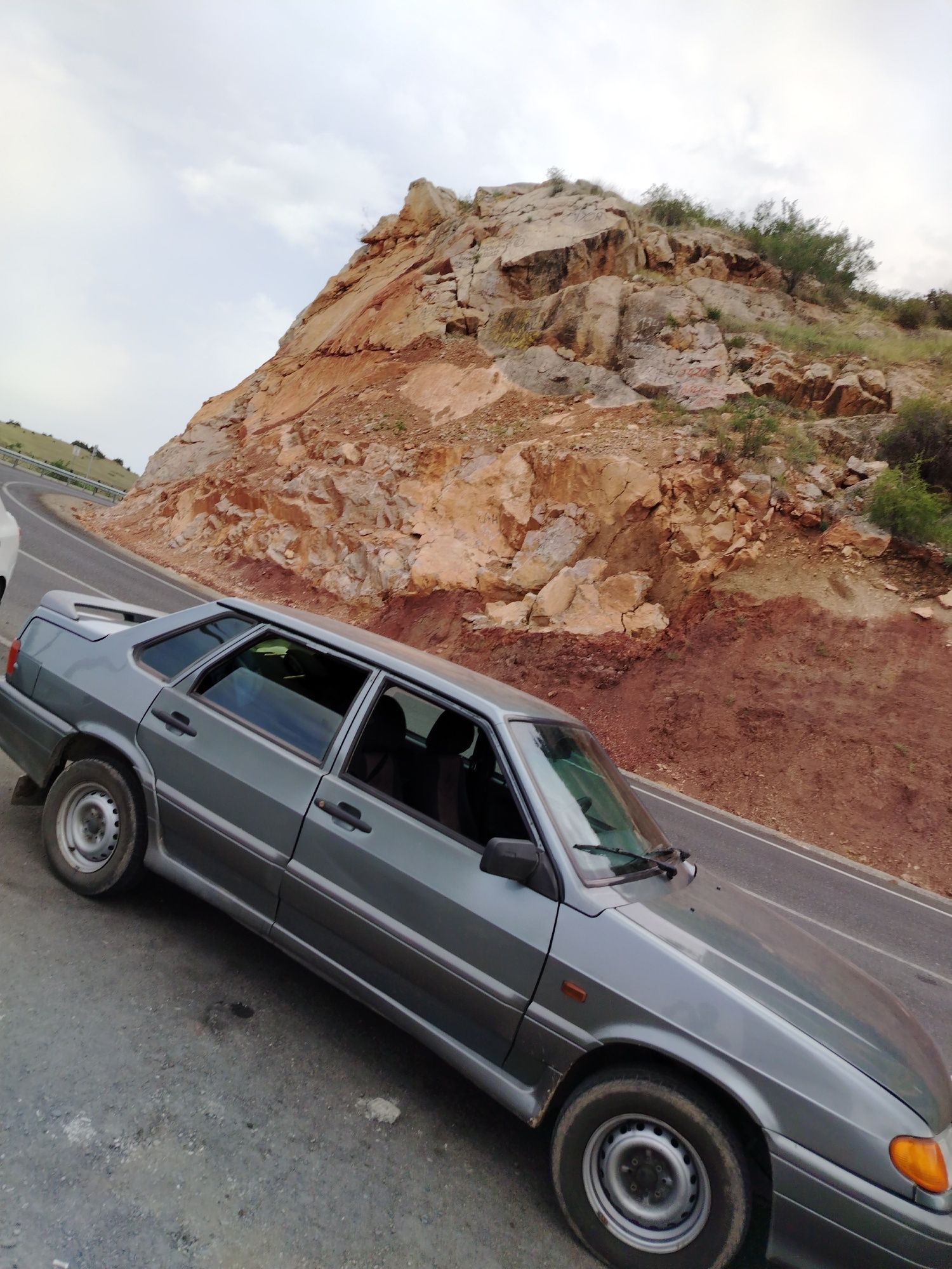 Jiguli narxida lada2115 Moshina ozgina.. qaravoshish kerak mator qilin