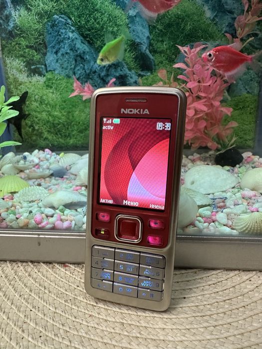 Продам четкую Nokia 6300 Silver Red