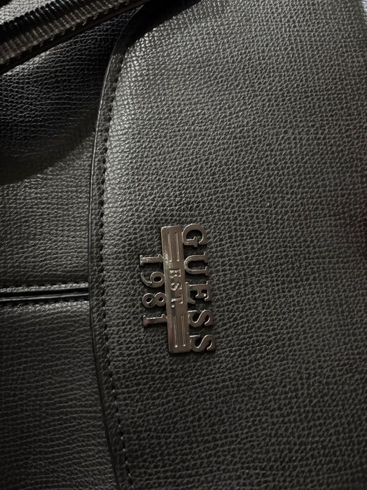 Дамска чанта Guess