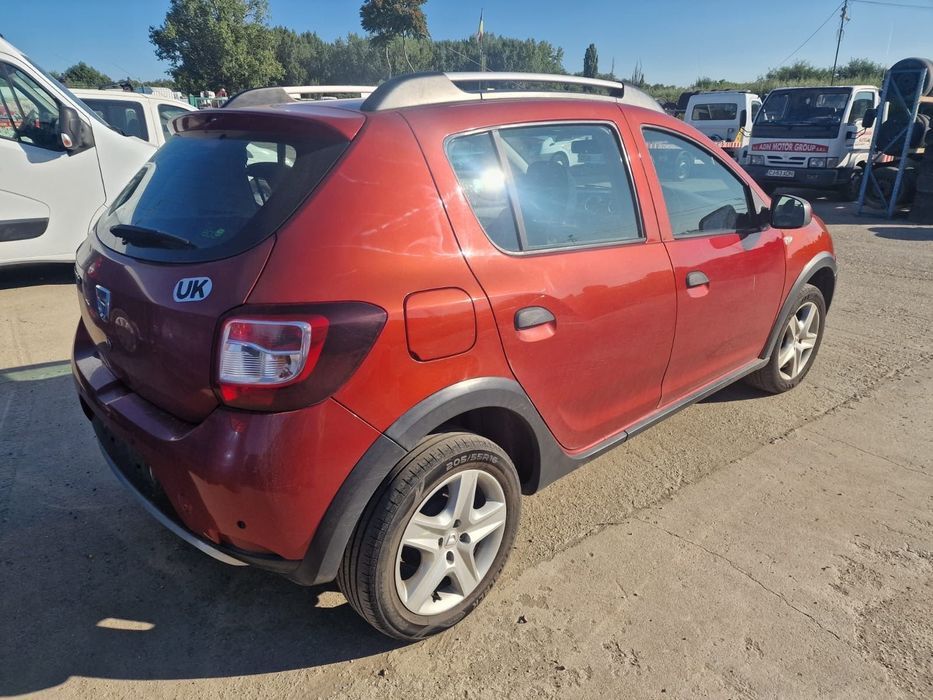 Dezmembram Dacia Sandero, an 2015, 1.5 DCI euro 5, cutie manuala