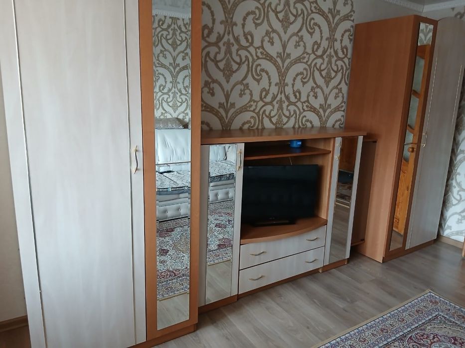 Продам стенку 100000