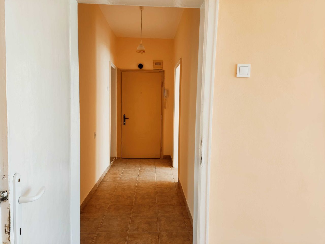 Продава се Тристаен апартамент в Силистра, Център - 108 кв.м за 639 €/кв.м - Снимка #7