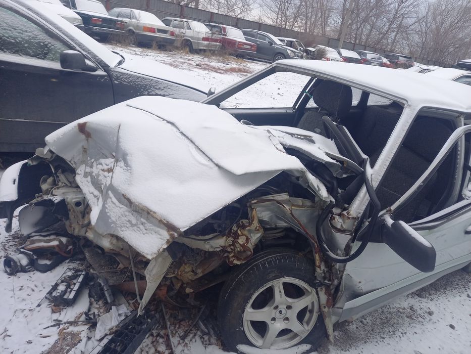 Продам на разбор двигатель коробка в хорошем состоянии