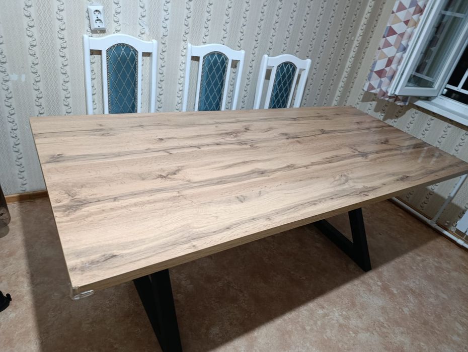Продам обеденный стол без  стульев, размер 200×90×75