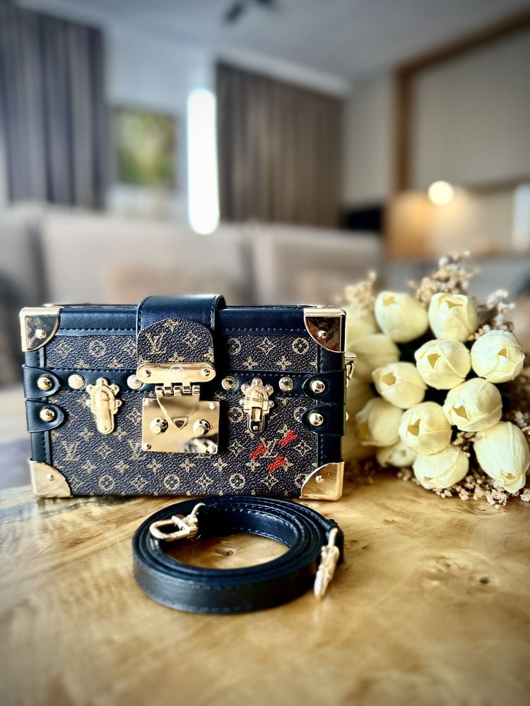 Чанта куфарче/ клъч Louis Vuitton