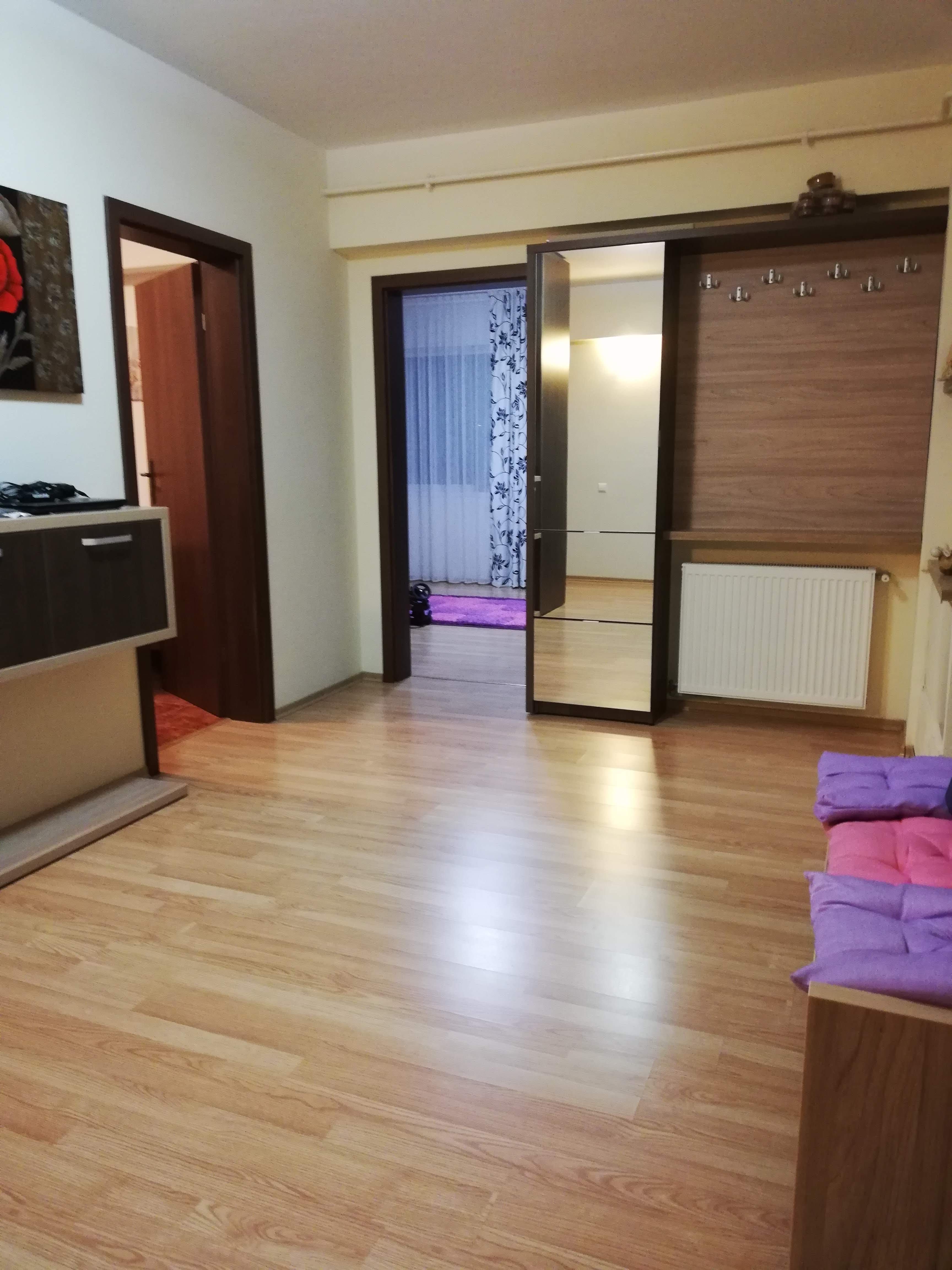 Apartament 3 camere de închiriat, zona Shopping City Rm. Vâlcea