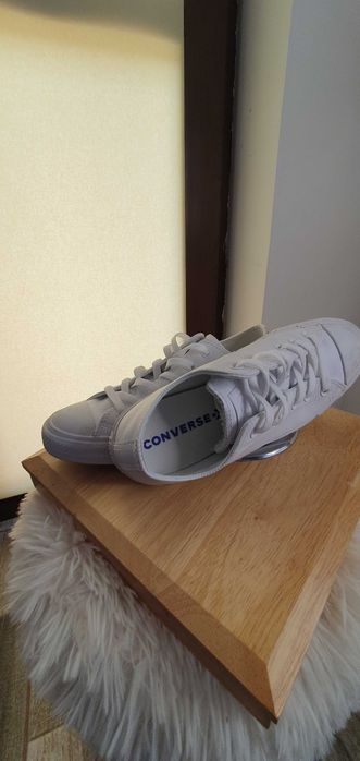 vând teniși Converse