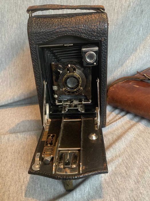 стар сгъваем мехов апарат Kodak