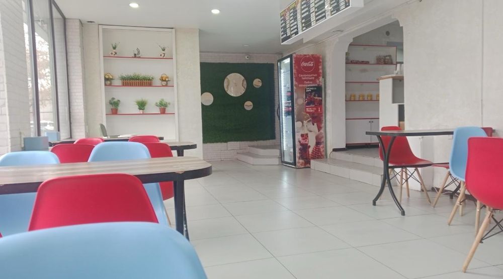 Небольшая столовая