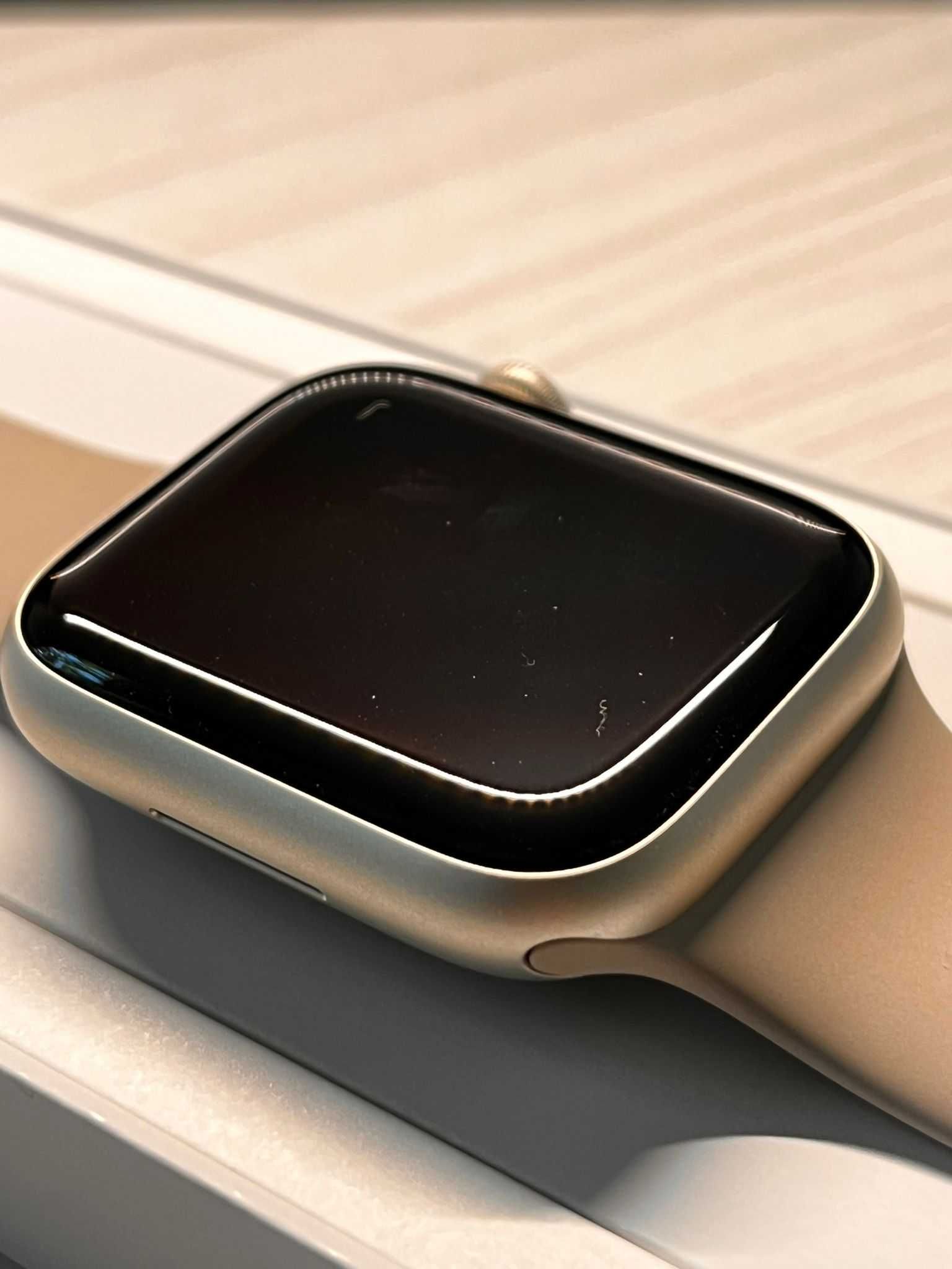 Apple Watch 8 Starlight 45 mm, factura din ianuarie 2024