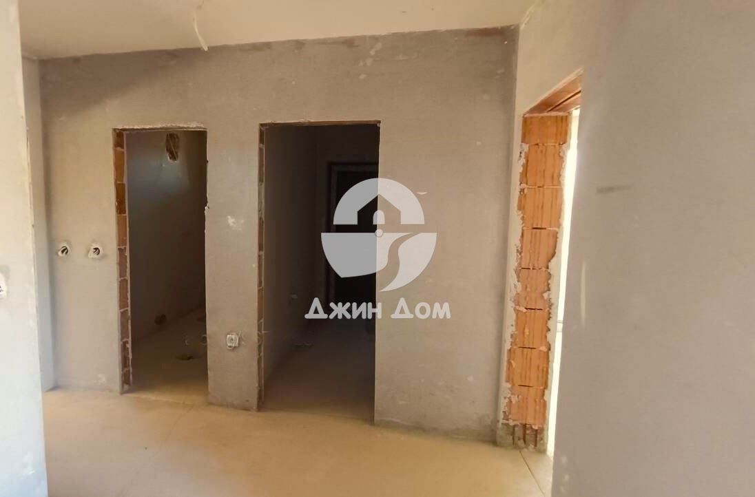 Просторна самостоятелна двуетажна къща в с. Полски извор