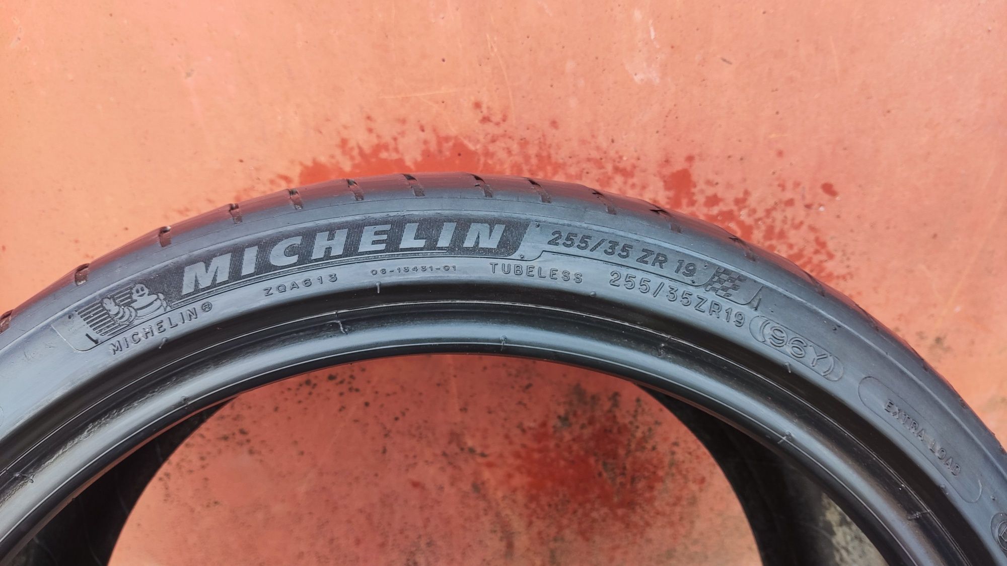 1брой лятна гума 255/35/19 Michelin Pilot Sport 4 
6.58mm
Добро състоя