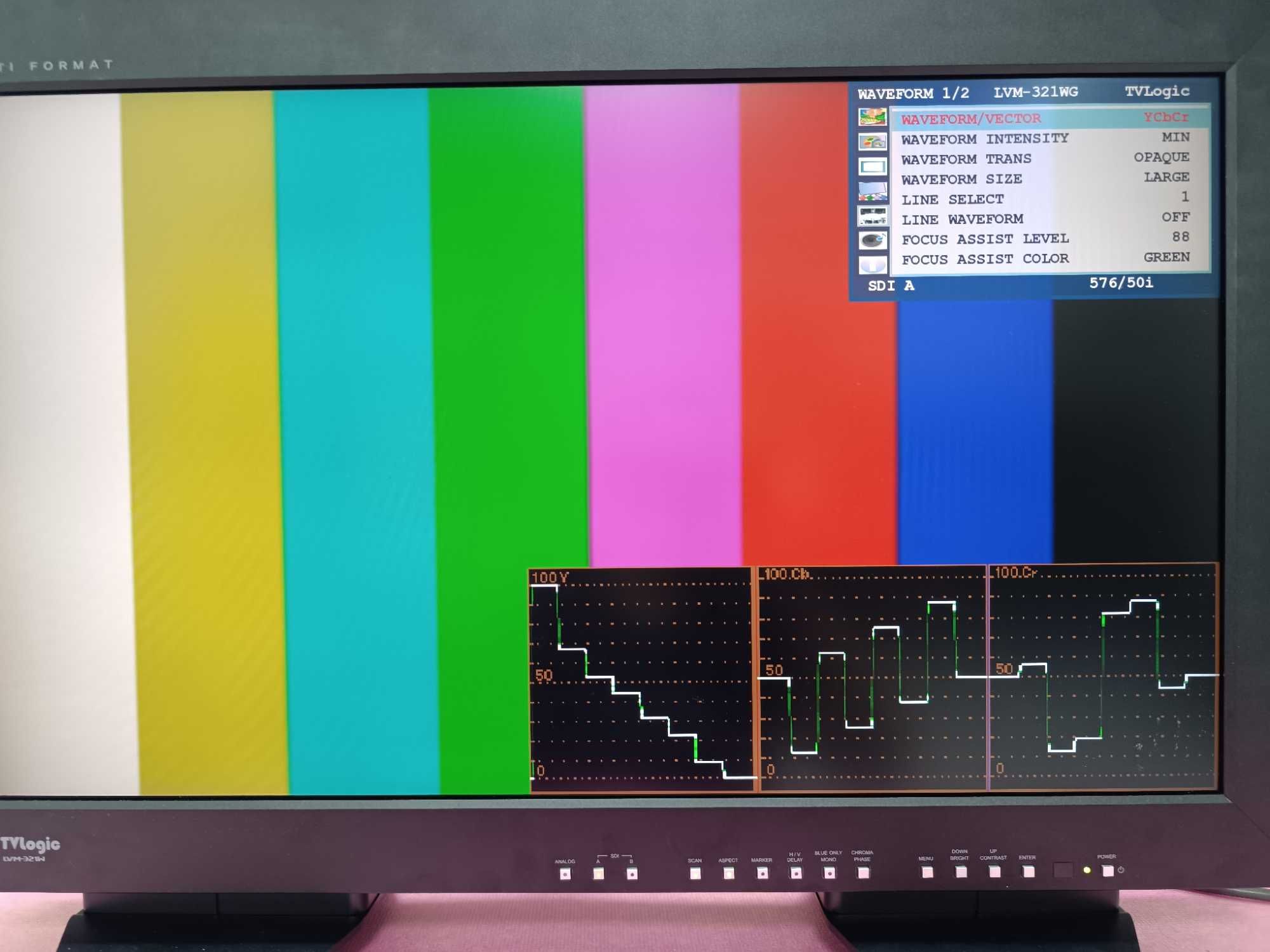 Продаю монитор телевизионный TVlogic LVM-321W