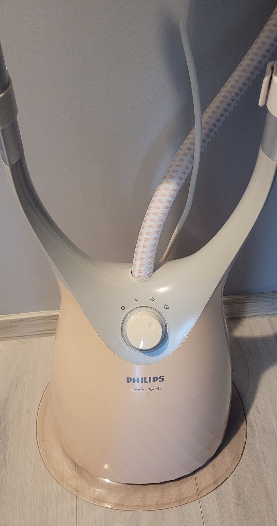 Aparat de calcat vertical cu abur Philips ComfortTouch