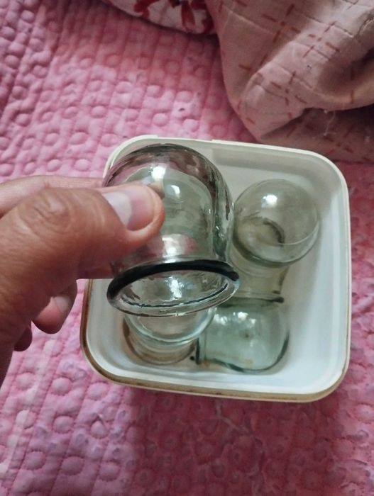 Продаются медицинские банки.