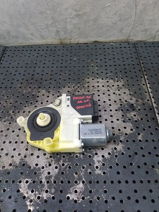 Motoras macara dreapta spate vw passat b6 3c 962618100 7746021100 3c0959794 974228135 3c0959704