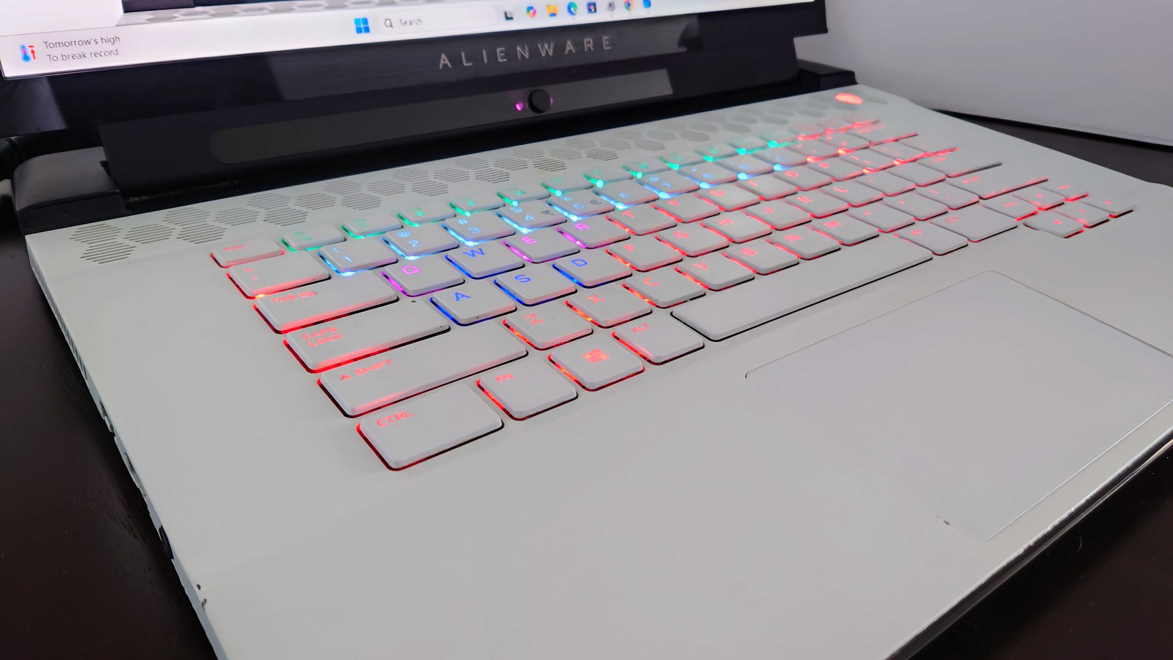 [4K OLED> Геймърски Лаптоп Dell Alienware m15 R2 / преносим компютър